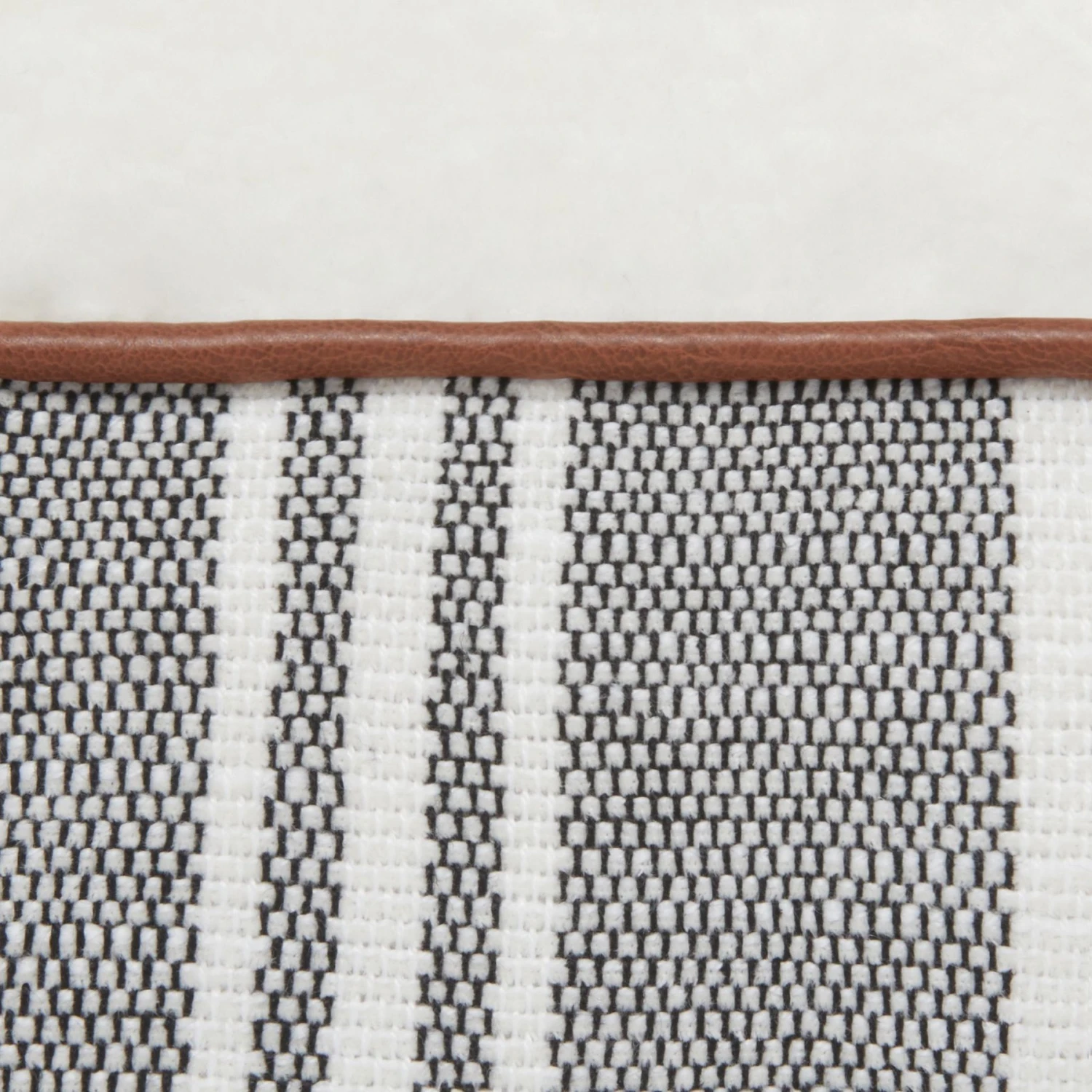 Frisco Farmhouse Rectangular Gusset Dog Bed W/ Removable Cover 6 Frisco Farmhouse Rectangular Gusset Dog Bed W/ Removable Cover - Image 4